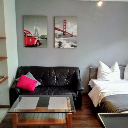 Apartamenty Krzywe Okna Жельона Гора Екстериор снимка
