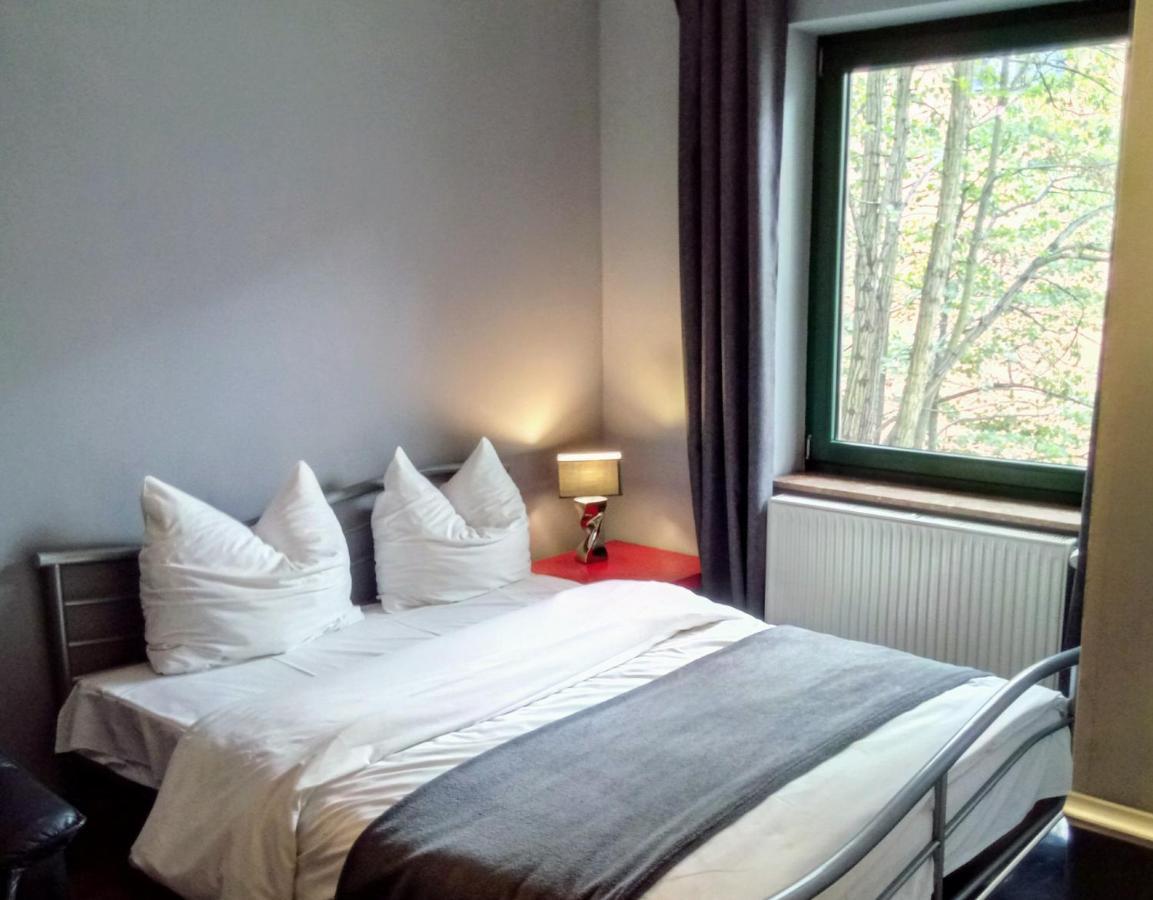 Apartamenty Krzywe Okna Жельона Гора Екстериор снимка