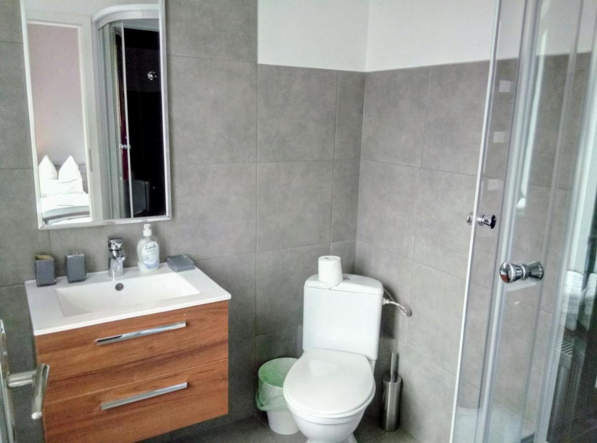 Apartamenty Krzywe Okna Жельона Гора Екстериор снимка